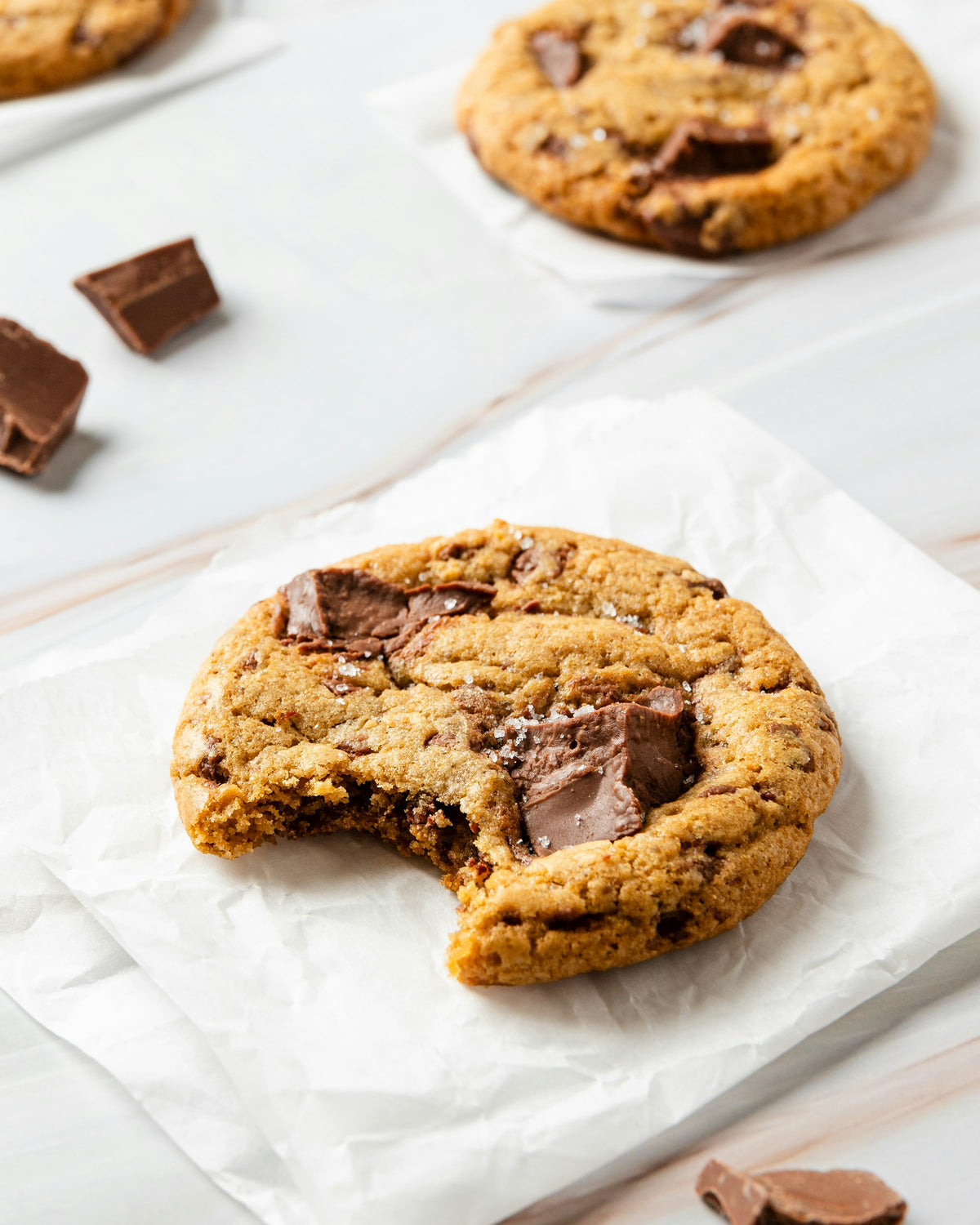 Cookie cassé, cœur coulant au chocolat